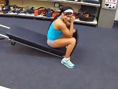 Sexy amateur Ebony sells her gym equipment and fucked